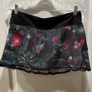 Lululemon Pace Setter skirt in Curious Jungle